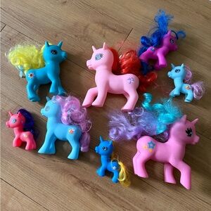 8 unicorn figures